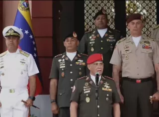 "Estamos complemente de acuerdo, apoyamos todas las decisiones de nuestra comandante en jefe (Delcy Rodríguez) para lograr la prosperidad", dijo Gustavo González López tras sostener una reunión con la mandataria encargada en el palacio presidencial de Miraflores, en Caracas. Foto. EFE