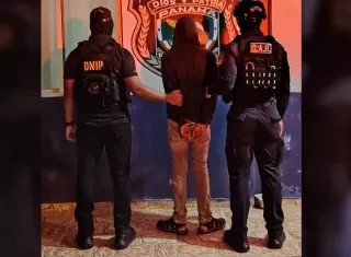 Este nuevo sospechoso fue aprehendido en l misma barriada en donde ocurrió el crimen.  /  Foto: PGN
