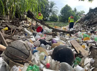 214 balones se han encontrado en el río Matías Hernández en los tres meses de instalación de la barrera.