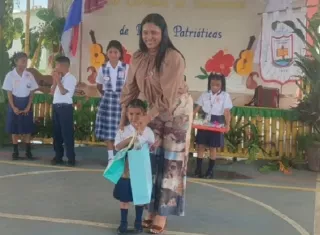 La actividad contó con la participación de 13 planteles educativos, cuyos alumnos demostraron preparación, creatividad y sentido de identidad nacional en la Costa Abajo de Colón.