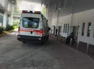 El hombre fue trasladado a un centro hospitalario. 