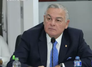 El contralor cuestionó que se continúen comprando unidades mientras otras permanecen abandonadas o fuera de servicio.