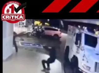 El intento de asalto quedó grabado en una cámara de seguridad. 