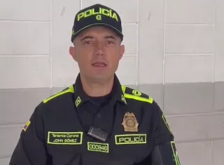 El comandante de la estación de policía de Villa Hermosa, John Gómez, informó que el joven tenía un "arma de compresión". Foto. EFE
