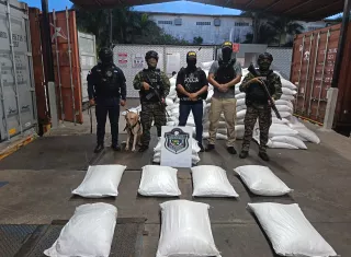 La investigación busca establecer dónde fue contaminado el contenedor y quiénes estarían detrás del envío de la droga.