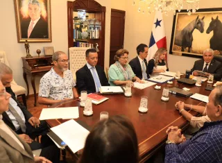 El presidente José Raúl Mulino se reunió ayer con representantes de los jubilados.