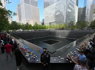 Los atentados de Al Qaeda contra las Torres Gemelas, en Nueva York, y el Pentágono, en Washington, dejaron cerca de 3.000 muertos y desencadenaron la llamada 'guerra contra el terrorismo', así como la invasión estadounidense de Afganistán. Foto. EFE