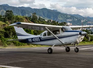 La Aeronáutica Civil señaló que el área donde se presume que puede encontrarse la aeronave es de difícil acceso, por lo que las labores de localización se desarrollan con apoyo de diferentes organismos. Foto. IA