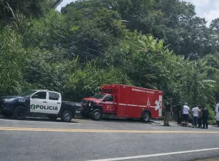 La víctima falleció en la escena.  /  Captura de video mejorada con IA