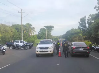 Un informe de la sección de Tránsito de la Policía Nacional en Los Santos revela que la velocidad y el consumo de alcohol al volante continúan siendo los principales factores de riesgo. Foto. Thays Domínguez