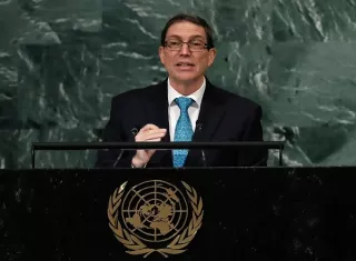 Bruno Rodríguez remarcó que “el único objetivo de impedir su llegada a Cuba es arreciar el castigo colectivo que el gobierno de EE.UU. está imponiendo al pueblo cubano”. Foto. EFE