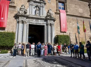 A las puertas de su facultad, la coordinadora del grado de Educación Primaria Bilingüe y tutora de intercambio de Claudia, Magdalena Ramos, contó a EFE que era "una chica con mucha ilusión", y que estaba "muy ilusionada" con su estancia en México; "iba todo muy bien", aseguró, aludiendo a que habló con la joven el pasado viernes. Foto. EFE