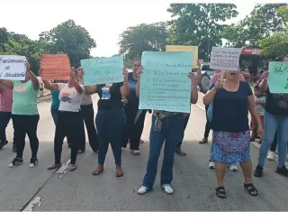 Los acudientes advirtieron que se mantendrán vigilantes hasta recibir soluciones concretas para la Escuela Juana B. Macías. Foto. Melquíades Vásquez