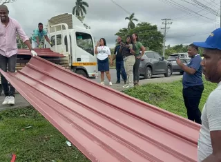 Las autoridades informaron que en los próximos días continuarán con la entrega de asistencia a las familias censadas, según las necesidades reportadas en cada vivienda. Foto. Cortesía