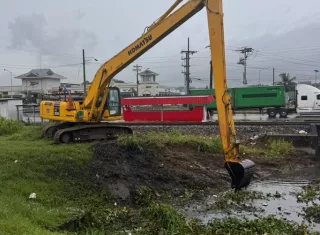 Para estos trabajos, las cuadrillas del MOP cuentan con el apoyo de maquinaria pesada.