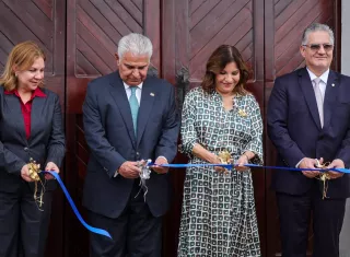 La pareja presidencial inauguró la nueva sucursal de Café Presidente El Monasterio, un espacio donde personas que culminaron un proceso de privación de libertad podrán capacitarse y adquirir experiencia laboral.