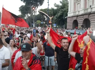 Las protestas contra proyectos inmobiliarios de lujo que presuntamente implican a la familia Trump vienen desde el mes de mayo. 