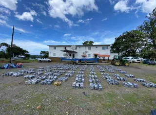 La operación fue ejecutada por la Fiscalía Especializada en Delitos Relacionados con Drogas de Chiriquí, con apoyo del Servicio Nacional Aeronaval (Senan).