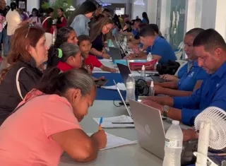 De acuerdo con la entidad, durante estos días se entregarán tarjetas Punch a 43,160 acudientes. Foto: Cortesía