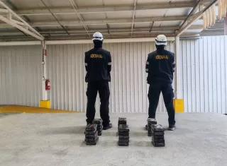 Sacan unos 30 paquetes de droga escondidos en una grúa RTG en terminal portuaria de Colón. Foto: Cortesía