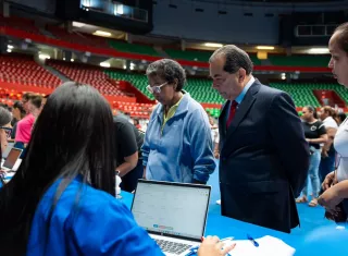 El ministro de Educación, Ventura Vega Osorio, explicó que la tarjeta permitirá realizar un seguimiento automático del uso de los recursos correspondientes al PASE-U.