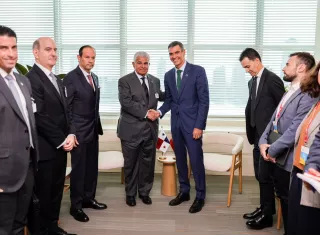 el Gobierno español, Pedro Sánchez, durante su encuentro este martes con José Raúl Mulino en Nueva York.