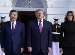 Xi Jinping instó a las Fuerzas Armadas de los dos países a "mantener un diálogo regular y mejorar los mecanismos de comunicación y prevención de crisis". Foto. EFE