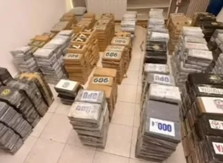 La droga estaba almacenada dentro del inmueble en varios maletines.  /  Foto: Diómedes Sánchez