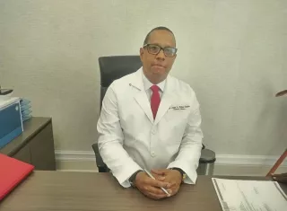 Omar Ramos asumió la dirección del Hospital Dr. Manuel Amador Guerrero, acompañado por Illya Blandón como subdirectora y Carlos Ceballos como planificador.