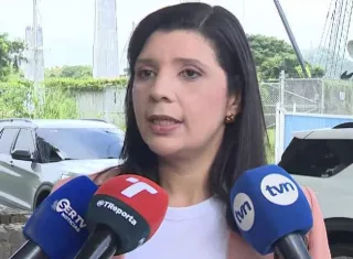 La ministra de Trabajo,, Jackeline Muñoz reveló que un trabajador cayó desde unos dos metros en el área de prefabricados de Figali. 