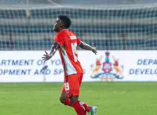 Omar Valencia, emocionado por su primer gol con la selección mayor
