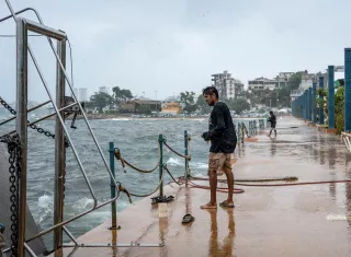 México mantiene preparativos ante la llegada de Polo, incluidos 554 refugios temporales en Baja California Sur, Sonora, Chihuahua y Sinaloa, mientras Protección Civil y Conagua despliegan personal y equipos en las zonas que podrían resultar más afectadas.  Foto. EFE