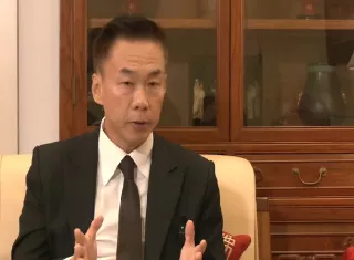 El embajador, Hua Xin reiteró que Pekín "se ha opuesto de manera constante y firme a esas sanciones unilaterales ilegales sin fundamento en el derecho internacional" desde Washington. Foto. @EmbHuaXin