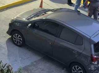 El hombre llegó manejando hasta el hospital. / Imagen generada con IA