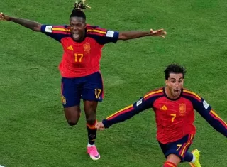 Ferran Torres (der.) no estará en los últimos dos juegos de España en la ventana de octubre de la Liga de Naciones de Europa. Foto: EFE