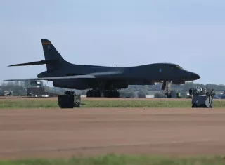Un bombardero B-1 Lancer estadounidense fue captado el pasado 28 de septiembre en la base aéra RAF Fairford, en Gloucestershire (Gran Bretaña). Foto. EFE