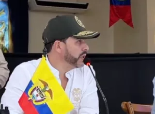 El mandatario Abelardo de la Espriella le hizo una advertencia a los funcionario públicos de su administración y dejó claro que también serán investigados los de la administración de Gustavo Petro. Foto. EFE