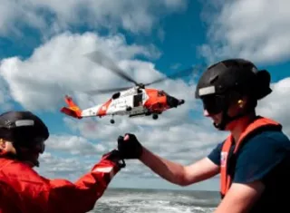  En el operativo de búsqueda participan medios aéreos y marítimos que han rastreado 1.644 millas cuadradas (unos 4.250 kilómetros cuadrados). Foto. Ilustrativa. @USCG 