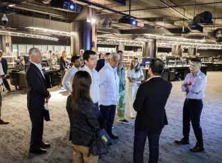 Durante la visita, Mulino destacó el concepto de un solo megapuerto automatizado como una referencia que Panamá podría analizar.
