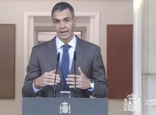 La convocatoria del jefe del Gobierno Español, Pedro Sánchez, se produce después de que el Ejecutivo sufriera una derrota parlamentaria relacionada con medidas destinadas a afrontar la crisis de vivienda. Foto. EFE