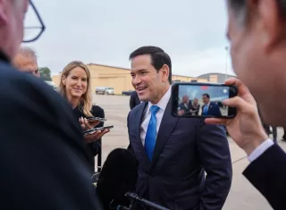 El secretario de Estado Marco Rubio atribuyó la retirada de los bombarderos B-1 de dicha base a "rotaciones regulares" que el Pentágono realiza con sus activos militares. @SecRubio