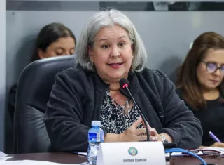 La ministra de Desarrollo Social, Beatriz Carles de Arango, estuvo en la Comisión de Presupuesto para solicitar el traslado. 