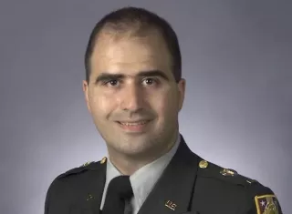 El exmayor del Ejército Nidal Malik Hasan,  fue juzgado por un tribunal militar y se declaró no culpable, aunque actuó como su propio abogado durante el proceso. Foto. Atchivo. EFE 