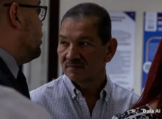 almente, Genaro López mantiene las medidas cautelares de reporte periódico y uso de brazalete electrónico.