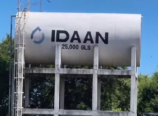 La directora regional de la institución en Herrera, Yauruslaidis Ibarra, indicó que la manipulación no autorizada de válvulas y otros componentes por parte de terceros estaría alterando el funcionamiento de las compuertas y provocando el desabastecimiento. Foto. Thays Domínguez