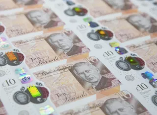 El instituto emisor británico ha reiterado que la próxima familia de billetes de libra continuará mostrando el retrato del monarca.
