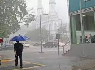 Se mantendrán las fuertes lluvias. Tome precauciones... ¡No se moje! 