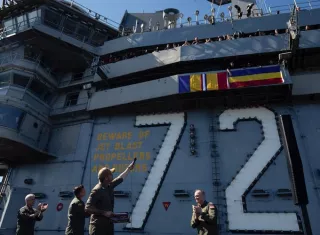 El portaaviones permaneció en alta mar sin hacer escala en puerto durante 286 días —el segundo despliegue más largo desde la Guerra de Vietnam—, sumando más de 300 días consecutivos en el extranjero. Foto. EFE