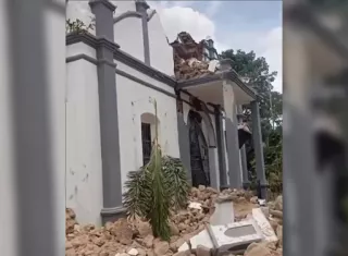 Los daños más graves se reportan en el interior.  