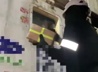 La Aeronaval encontró 46 paquetes de presunta droga ocultos en un contenedor en Colón que salió de Ecuador y tenía como destino Bélgica.